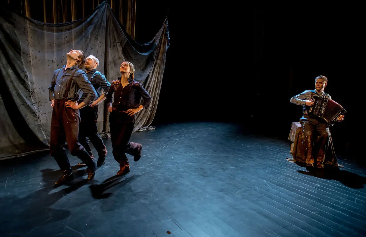 Vodka, vann og glasnost - en foxtrot for tre