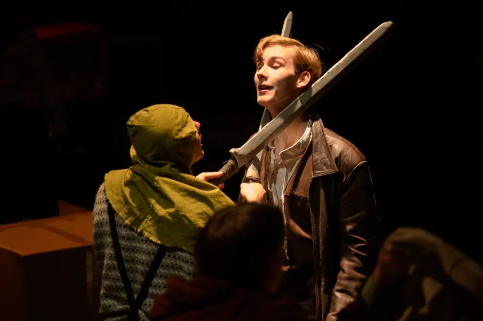 Salen full av folk og julestemning